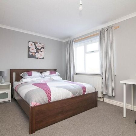 Spacious Two Bed House With Parking And Garden Dudley Exteriér fotografie