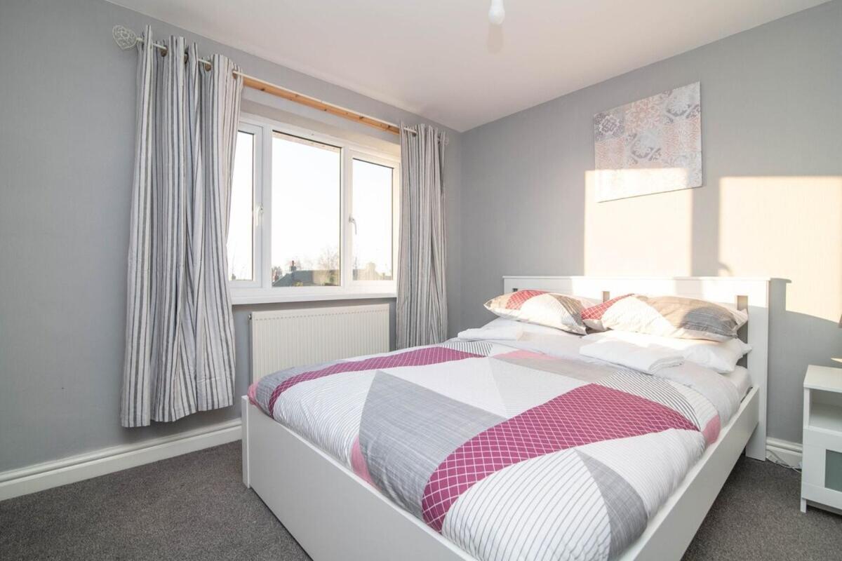 Spacious Two Bed House With Parking And Garden Dudley Exteriér fotografie