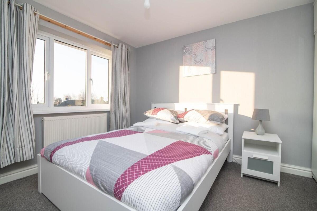 Spacious Two Bed House With Parking And Garden Dudley Exteriér fotografie